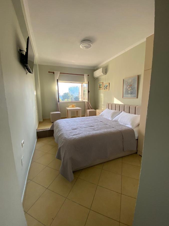 Central Park Rooms Tirana Esterno foto